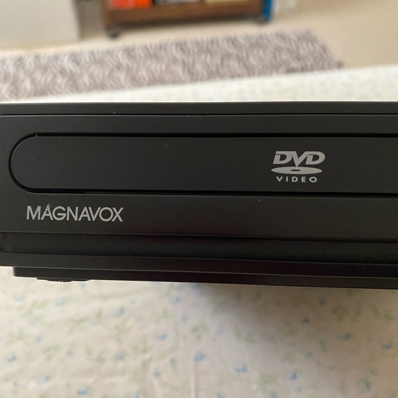 Magnavox DVD Player DP100MW8B - Picture 5 of 13